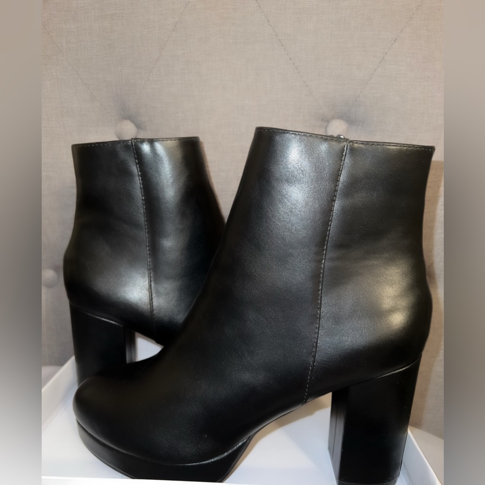 Brand New Forever 21 Women’s Size 9 Ankle Booties
